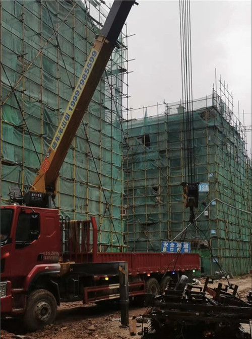 密云区“慢工细活”—— 吊车的 “微动控制” 技术